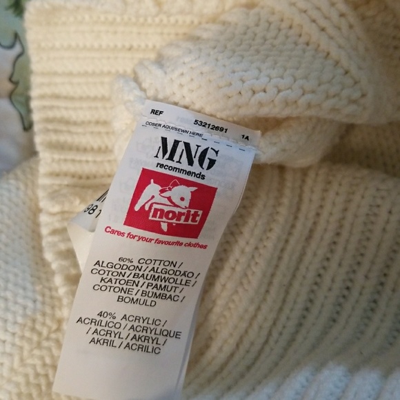 Ming basics Ivory cardigan. Size S. - Picture 8 of 8